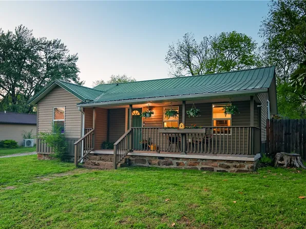 206 W Parks St, Prairie Grove, AR 72753