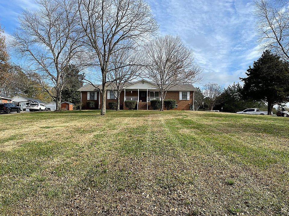 2nd image of 2388 Oak Grove Rd