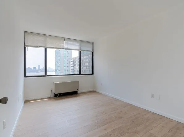 45 River Dr South image 18 of 49