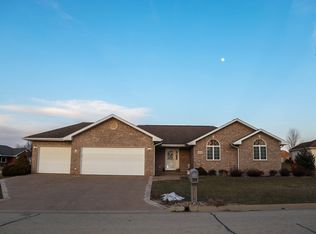 2452 Whitetail Dr, Dubuque, IA 52002