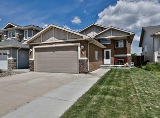 111 Firelight Way W, Lethbridge, AB T1J4B2