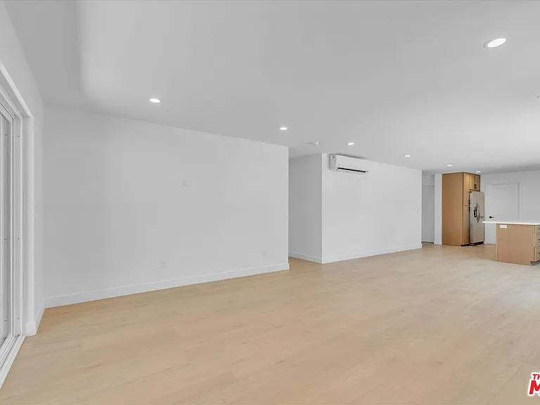 6913 Encino Ave #LOWER — Photo 12