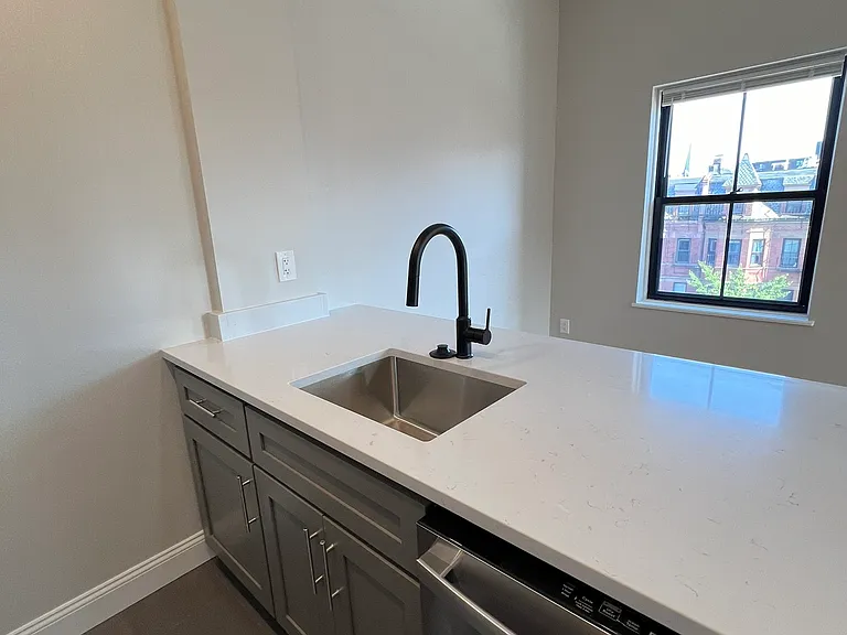 557 Columbus Ave #401 — Photo 20