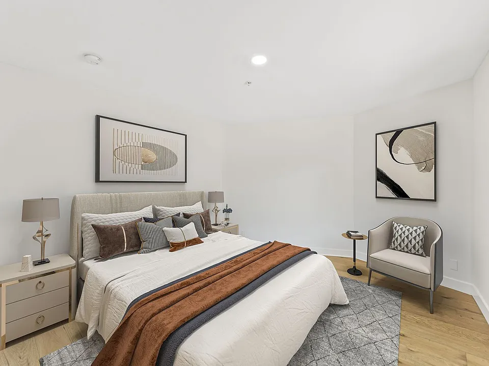 231 E Hyde Park Blvd