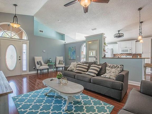 4th image of 2837 Saint Augustine Dr