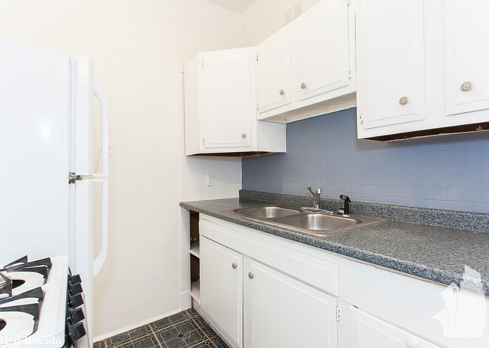 1st image of 4601 N Lincoln Ave #1122