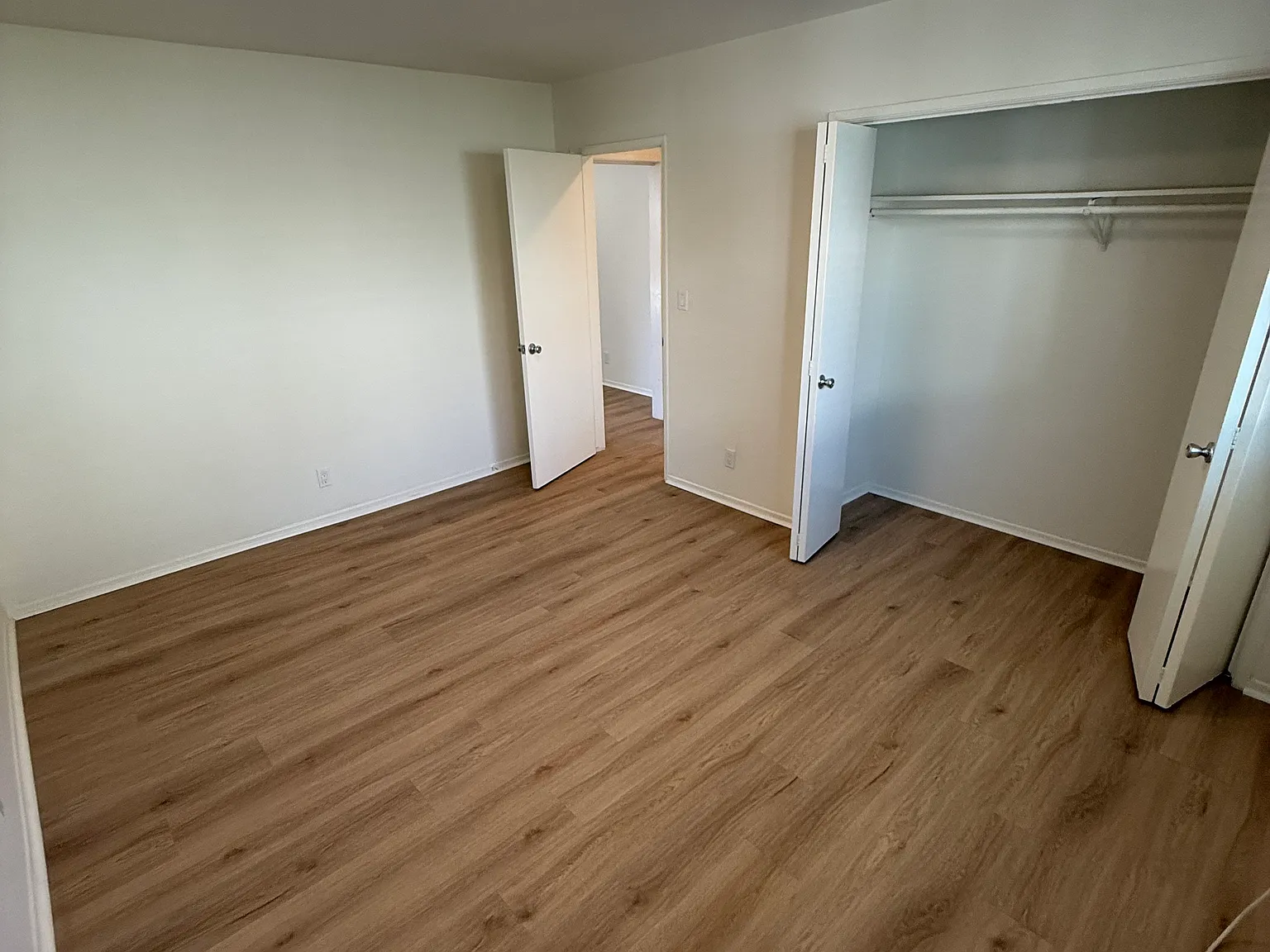 2 bed, 1000 sqft, $3,000 — Photo 4