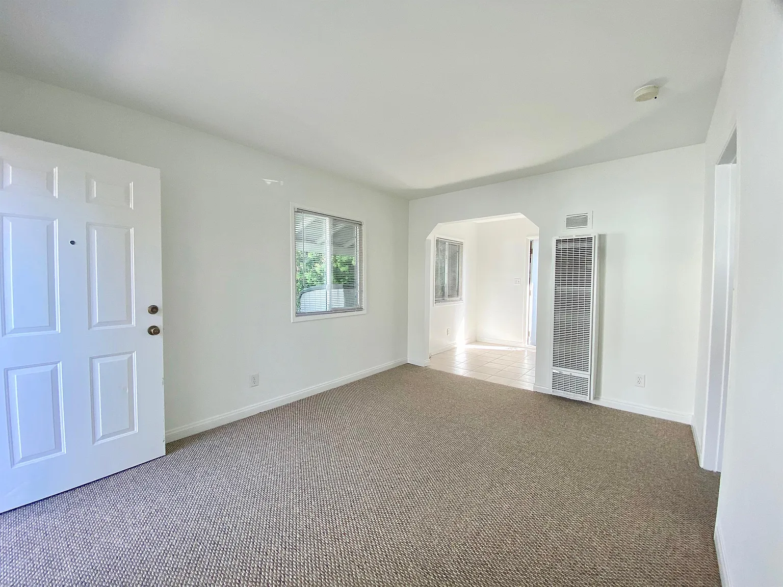 4476-4476.5 Bancroft Street - 4476 — Photo 3