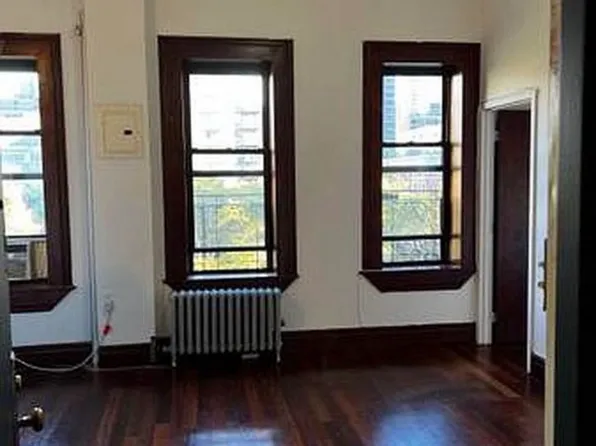 350 East 67th Street image 1 of 12