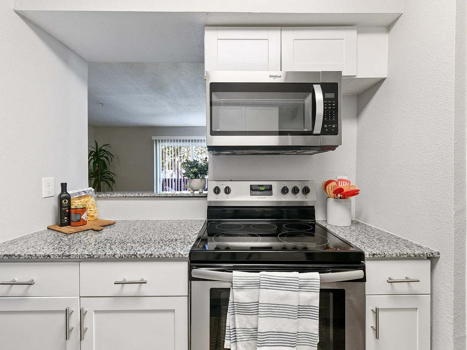 The Broadway Apartment Homes — Photo 2