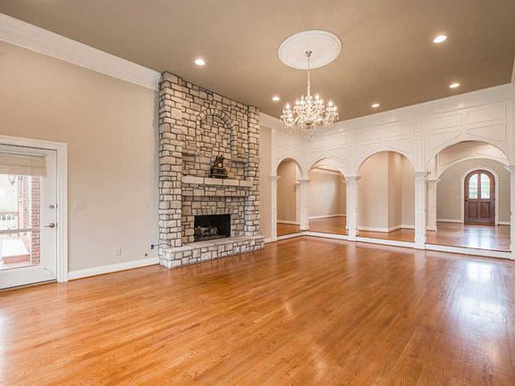 3rd image of 207 Golf Club Dr