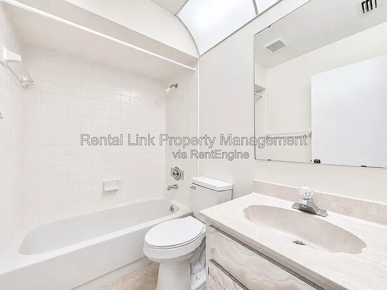 320 SW 3rd Pl #2 — Photo 28
