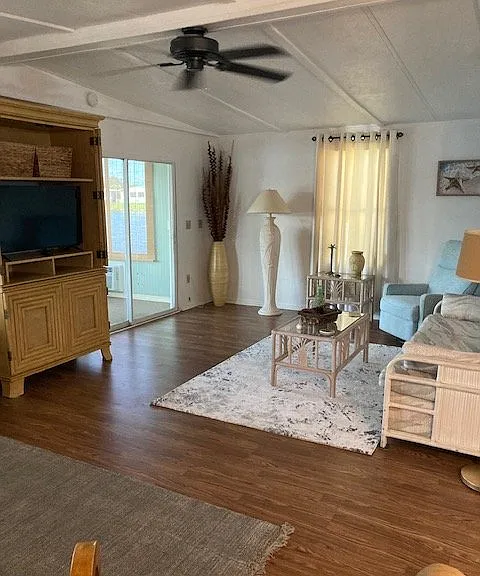 705 Hibiscus Ln — Photo 12