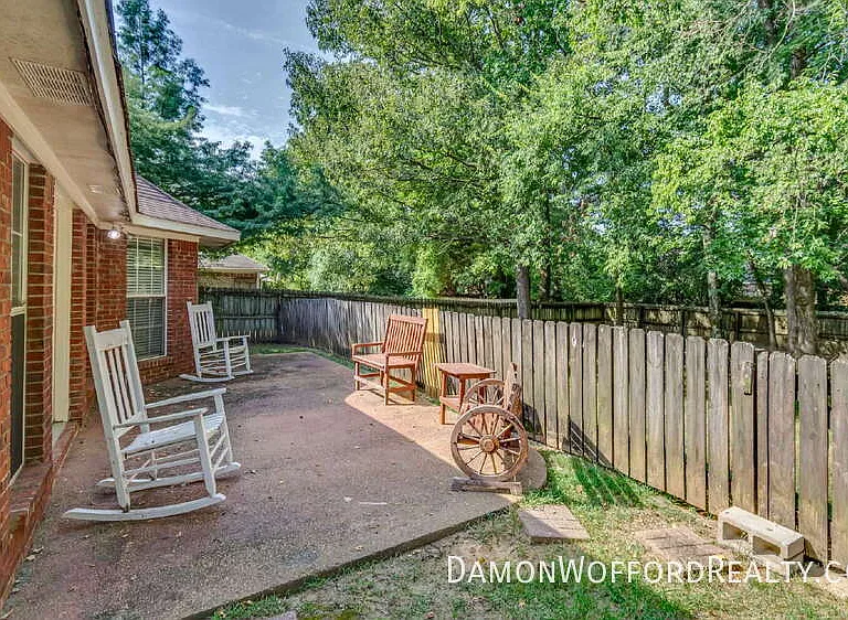 124 Raintree Rd — Photo 8
