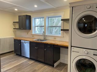 8 Chase Ln, Burlington, VT 05401
