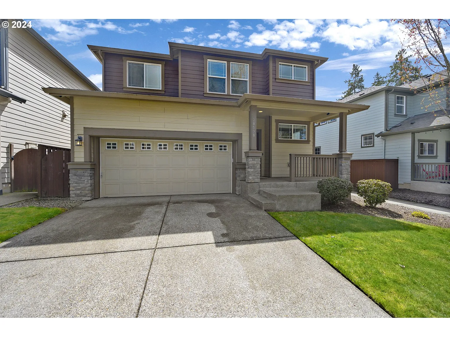 28598 Greenway Dr photo 1