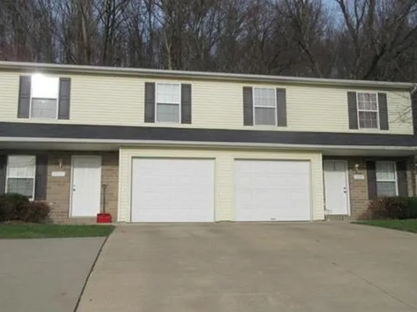 587 Ridge Ave NE, New Philadelphia, OH 44663