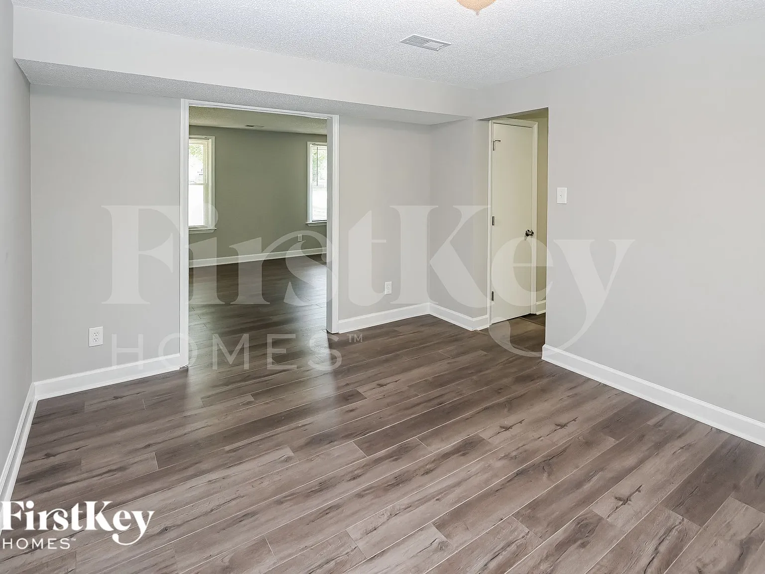 3 bed, 2.5 bath, 1975 sqft, $2,285 — Photo 3