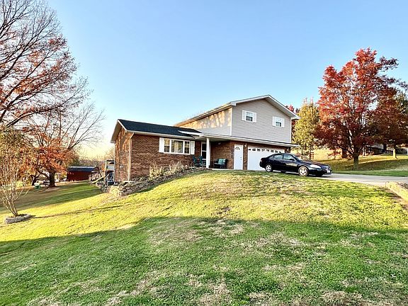 3rd image of 128 Brandy Dr