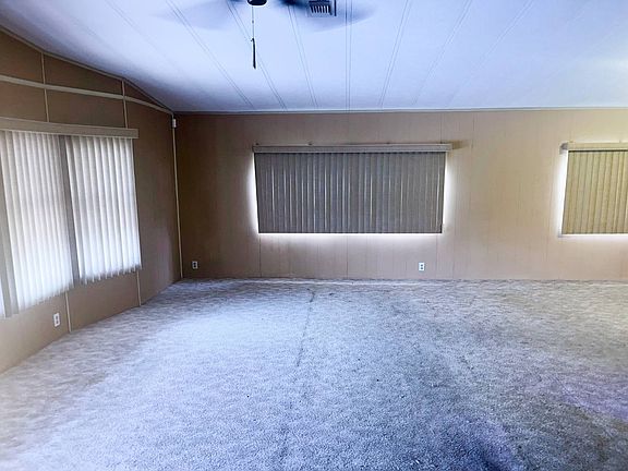3rd image of 221 Laurelcrest Cir