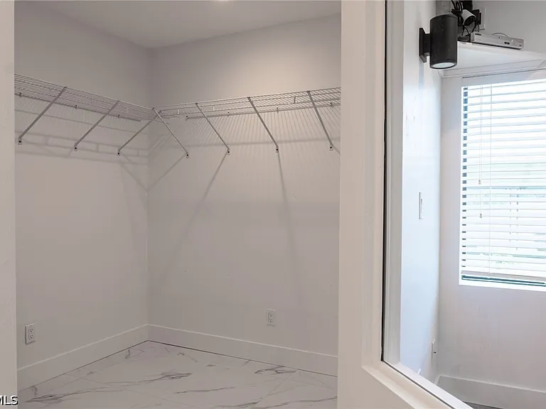 14562 Riverside Dr — Photo 28