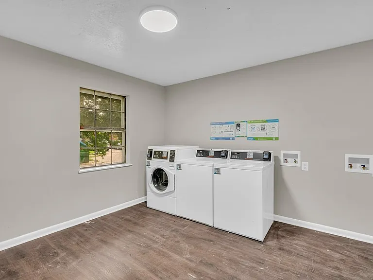 Eastwood Apts — Photo 23