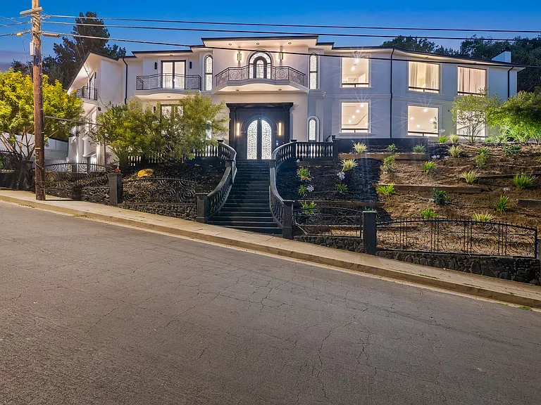 4533 Grimes Pl — Photo 3