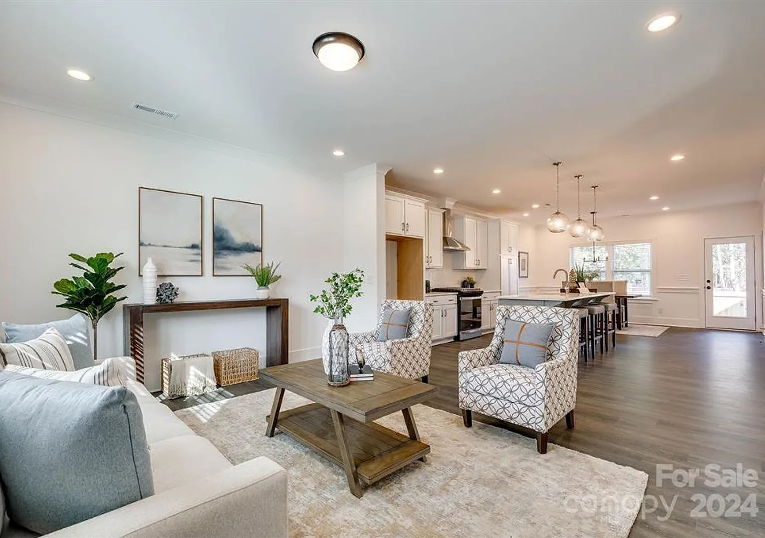 Modern Charlotte Living Gorgeous 3BR + Loft Near Uptown! — Photo 2