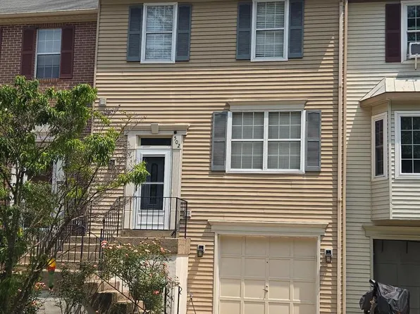 502 Club House Rd, Fredericksburg, VA 22406