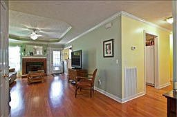 4th image of 603 Oakwood Ter