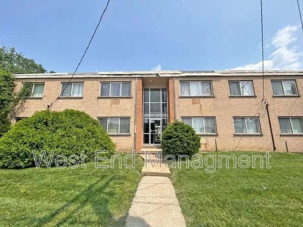 9011 Olive Blvd APT 1D, Olivette, MO 63132