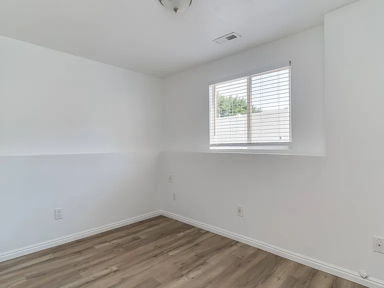 2519 S 1400 W — Photo 26