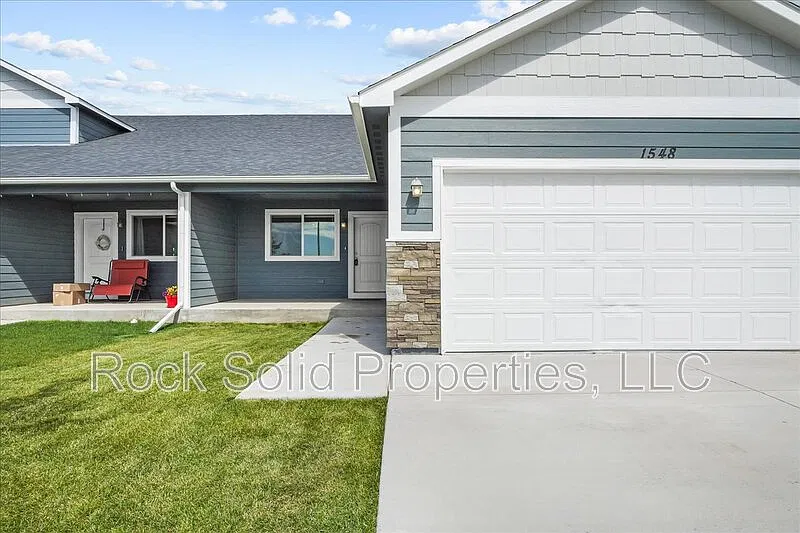 3 bed, 2.5 bath, 1703 sqft, $2,395 — Photo 1