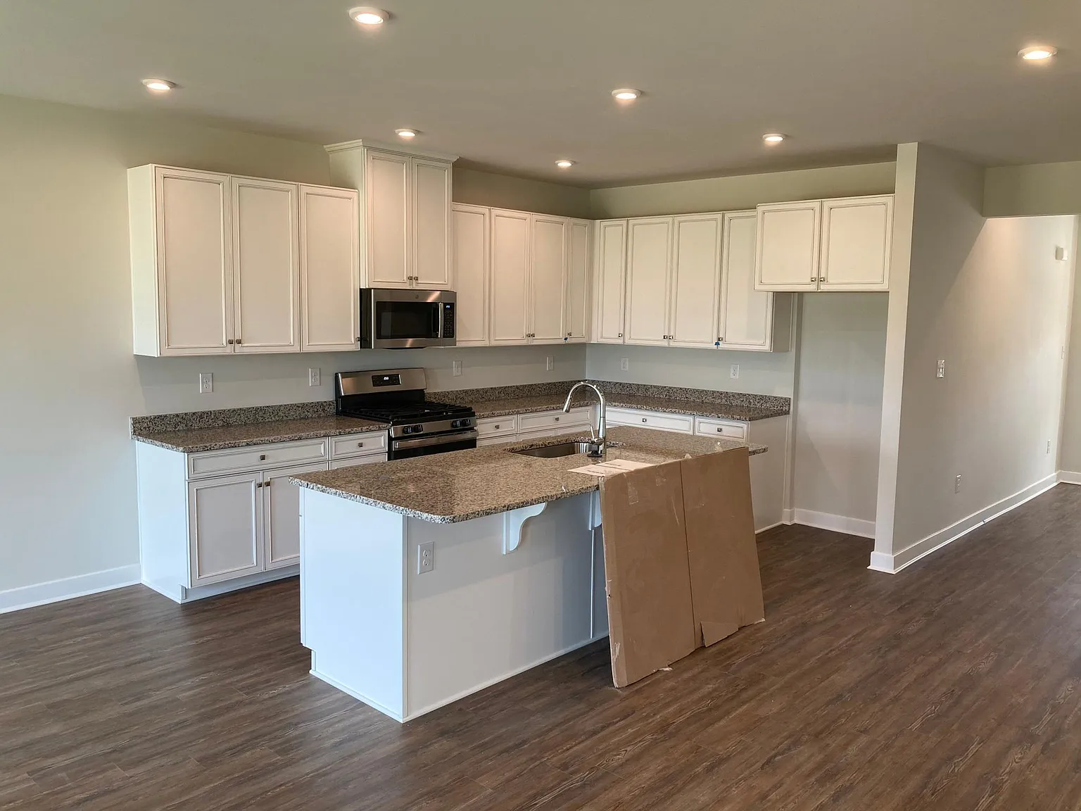 3 bed, 2.5 bath, 2614 sqft, $2,850 — Photo 1