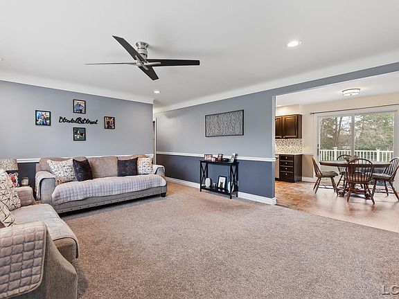 5th image of 2634 Spielman Rd