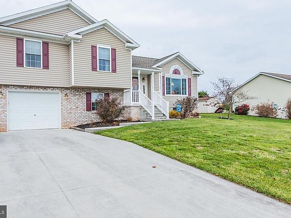 2nd image of 131 Lodge Ln