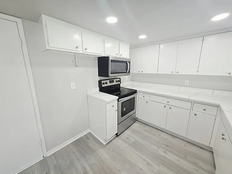 734 Spring Lake Dr — Photo 13