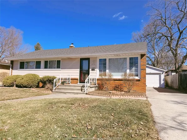 3610 Roxborough Blvd, Windsor, ON N9E 3A2