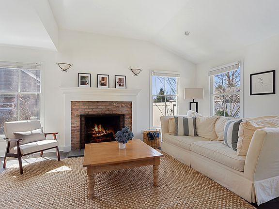 5th image of 205 Halsey St
