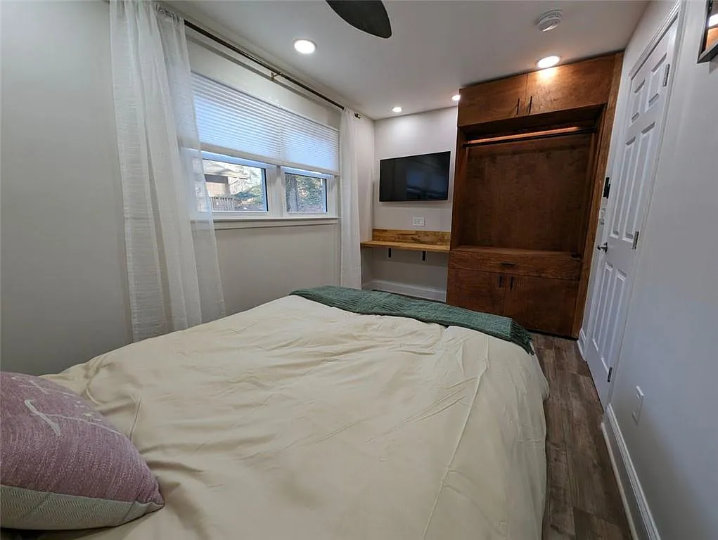 2 bed, 2.0 bath, 2205 sqft, $3,000 — Photo 4