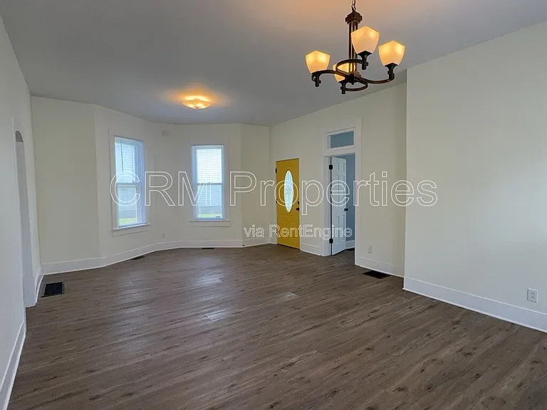 1339 Division St — Photo 7