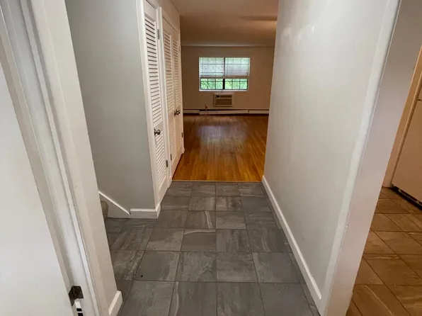 95 Sycamore Ln #D, Manchester, CT 06040