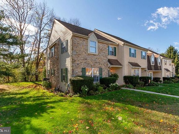 2nd image of 147 Westridge Pl S