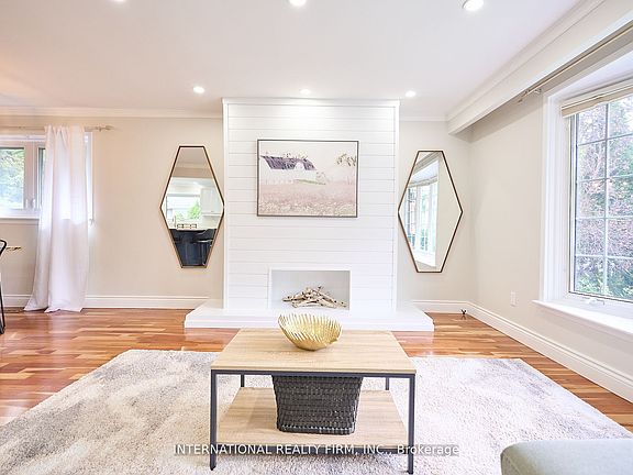 2nd image of 2292 Devon Rd