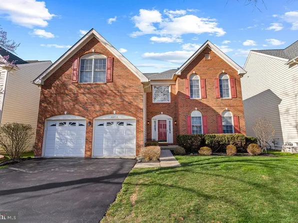42714 Freedom St, Chantilly, VA 20152