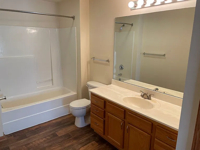 Door Creek Apartments — Photo 11