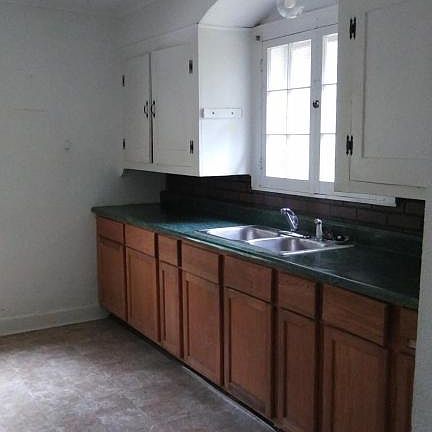 3rd image of 5815 King Ave