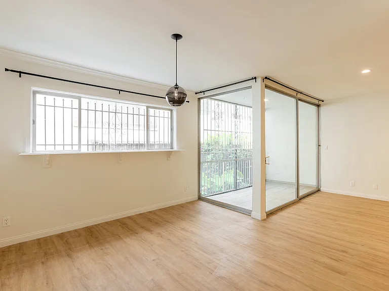 1539 N Laurel Ave #103 — Photo 15