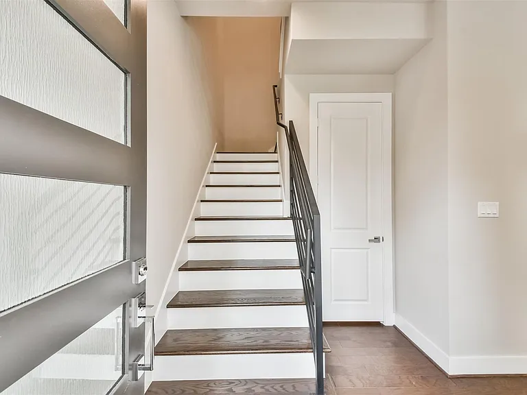 810 Mansfield St — Photo 11