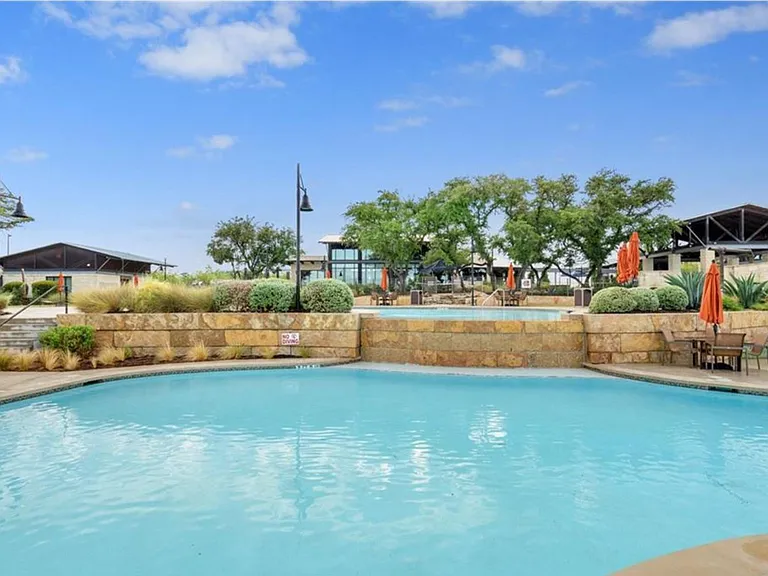 240 Townes Ct — Photo 35